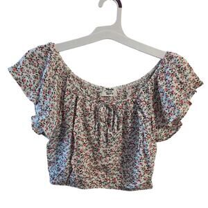 White Floral Cottagecore / Boho Crop Top Size Small
